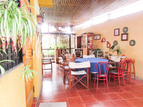 Amplia Residencia Con Local Comercial Hoy Operando