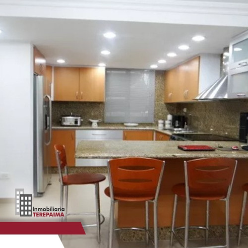 Imagen 2 de 10 de En Venta Townhouse En Loma Mágica...