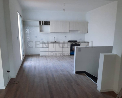 Imagen 4 de 30 de Unico Ph Reciclado A Nuevo. Tres Dormitorios. Jardin, Deck, Parrilla Y Terraza