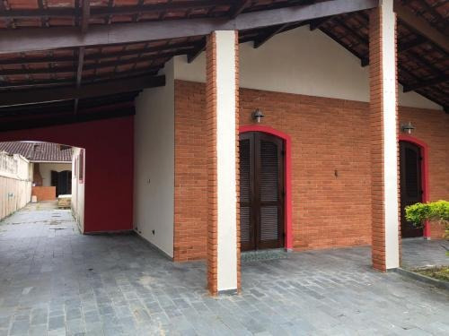 Imagem 1 de 14 de Casa Com 3 Quartos, Piscina E Churrasqueira Em Itanhaém/sp