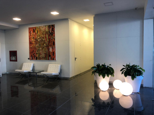 Gonzalo Ramirez Y Ejido. Piso 22, Gran Vista, 1 Dorm Con Placard 1 Baño, A/a, 2 Bbcoa. Laudry, Play Room Con Wifi, Juegos Para Niños, Porteria 24hs, Vigi. 24 Hs Garaje Y Gastos Conexiones Incluidos