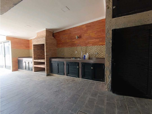 Casa En Venta En Urb. El Bosque Pe-8370409