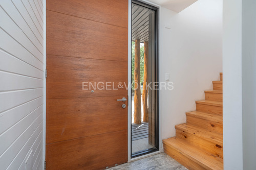 Casa En Excelente Ubicación Cachagua Centro