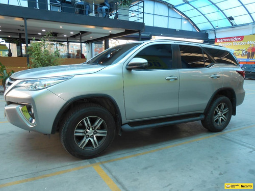 Imagen 3 de 25 de Toyota Fortuner 2018