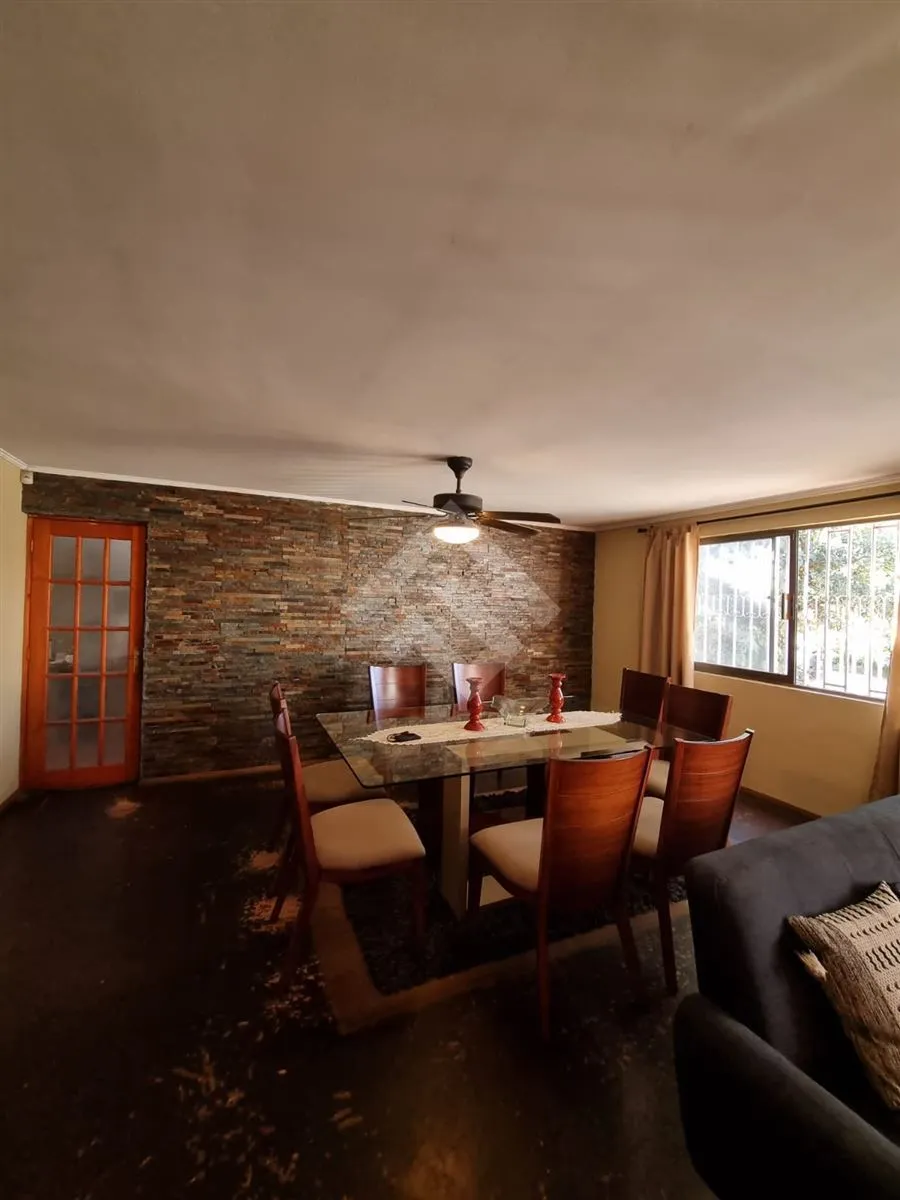 Imagen 5 de 12 de Casa En Venta Sector Residencial De 4 Dorm. Piscina En Macul