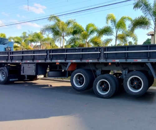 Carreta Carga Seca 3 Eixos / Randon 83/83 Preta