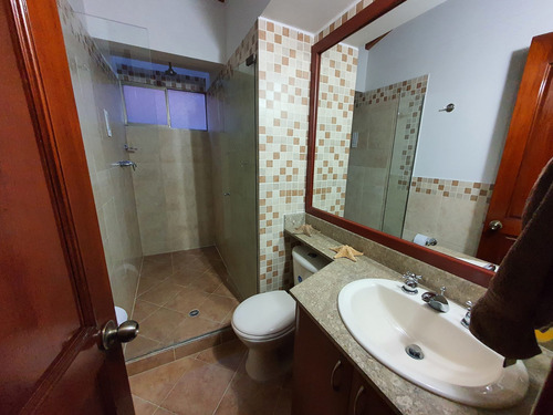 Imagen 13 de 14 de Casa Envigado Exclusivo Sector Benedictinos: Amplios Espacios Y Jardin