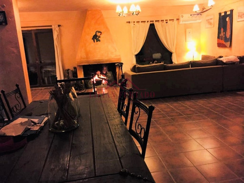 Casa En Venta Y Alquiler,espectacular Esquinera Con Piscina En Montoya - La Barra - Punta Del Este- Ref: 78