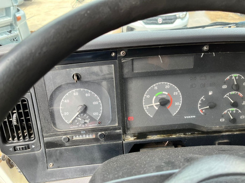 Imagem 6 de 15 de Volvo Vm310 4x2 2008/ N~ Scania Constellation Axor