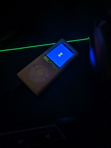 Reproductor Mp4 / Mp3 Genérico + Funda Y Cargador Verde (Usado)