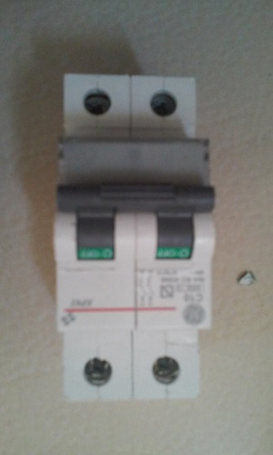 Breaker Bipolar De 16 Amp, General Electric Ep62 C16, 600v