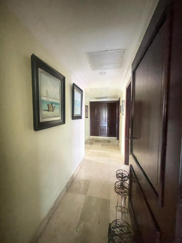 Foxpiantini.com - Za140 | Venta De Residencia En Piantini Y Serralles | Exclusividad Y Estilo Contemporáneo
