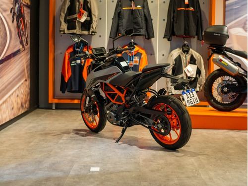 Imagen 8 de 25 de Ktm Duke 390 Gris Usado Seleccionado