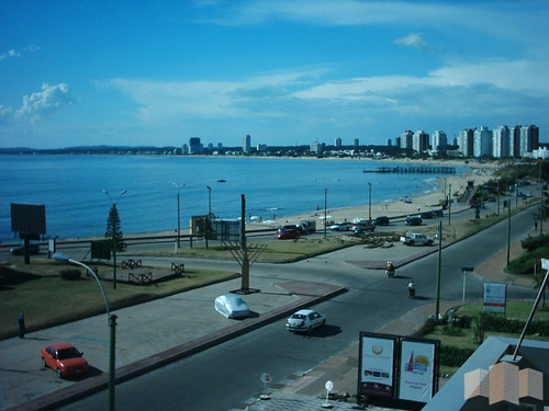 Imagen 12 de 30 de Primera Linea Al Mar