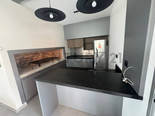 Venta De Departamento En Boulevard, Excelente Vista. Con Cochera