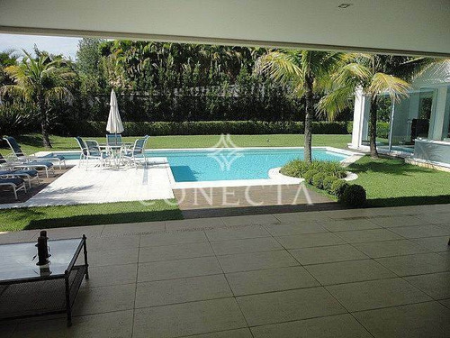 Imagem 16 de 27 de Tamboré 03 | Casa Alto Padrão | Venda | Fino Acabamento | Imenso Quintal Gramado - Cnc1282