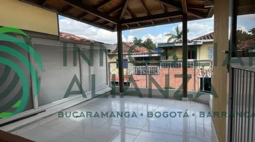 Casa En Venta En Versalles. Cod V61639