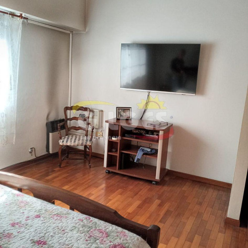 Venta De Casa 6 Amb. Sobre Lote 10x33m² En Haedo