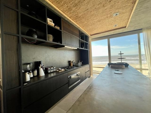 Casa Sobre El Mar