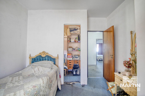Casa 6 Ambientes, 7 Cuadras De Av. Maipú, Suite, Toilette, Play, Cochera Y Jardín.