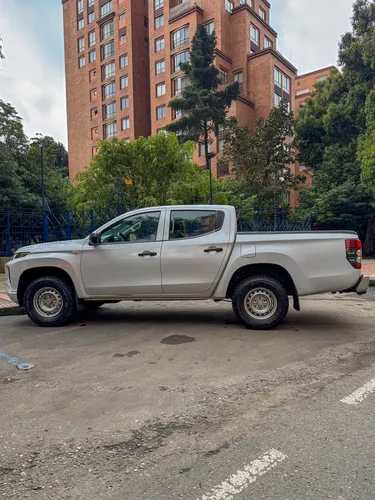 Mitsubishi L200 Fl Glx Mt 2400cc Td 4x4 2ab Abs Mod 2023