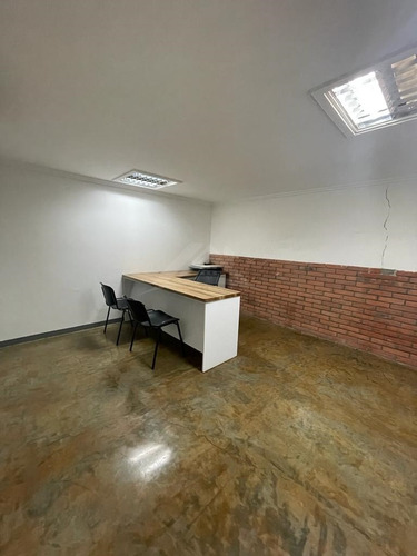 Imagen 6 de 8 de Galpón En Barrio Sucre/ Barcelona