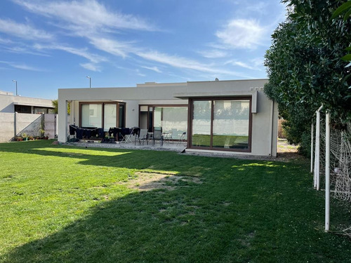 Excelente Casa En Condominio Quilay 2, Sta. Elena, Chicureo