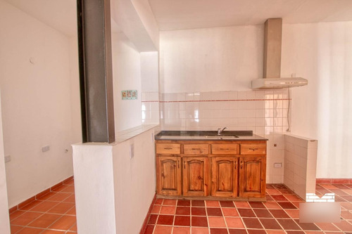 Imagen 30 de 30 de Depósito Y Casa De 3 Ambientes Con Patio Terraza Y Cochera Varios Autos
