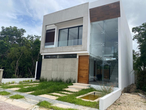 Casa En Venta En Vía Cumbres Cancún Nueva