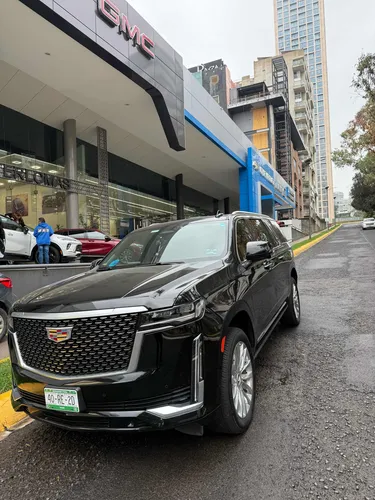 Cadillac Escalade Larga