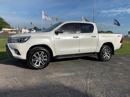 Toyota Hilux 2.8 Cd Srx 177cv 4x4 At 2017