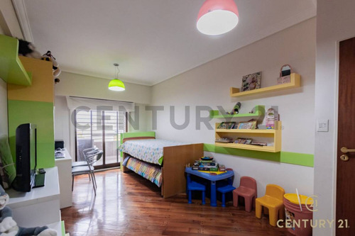 Venta Departamento 4 Ambientes Con Dependencia En Flores Sobre Avenida Avellaneda