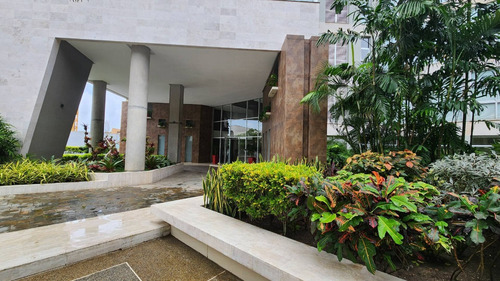 Alquiler Apartamento En Terrazas Del Country, Con Vista Al Campo De Golf