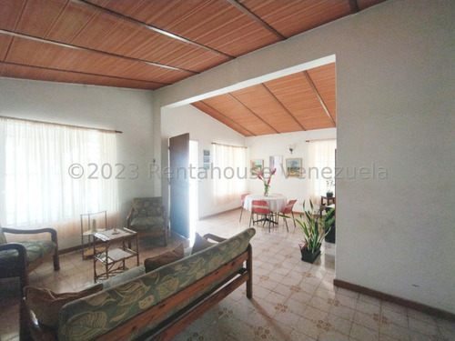 Amplia Casa En Venta Con Anexo Servicio De Internet Excelente Precio Los Samanes Maracay Estef 23-21298