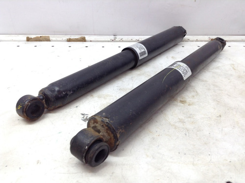 Par Amortiguadores Traseros Nissan Np300 Mod 16-20 (Usado)