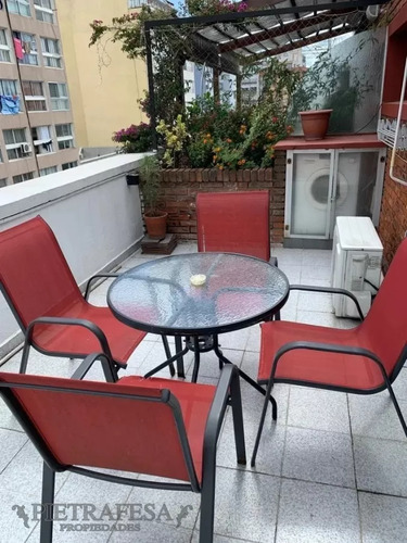 Penthouse En Venta Con Renta 1 Dormitorio, 1 Baño Y Terraza- Cnel. Brandzen-tres Cruces 