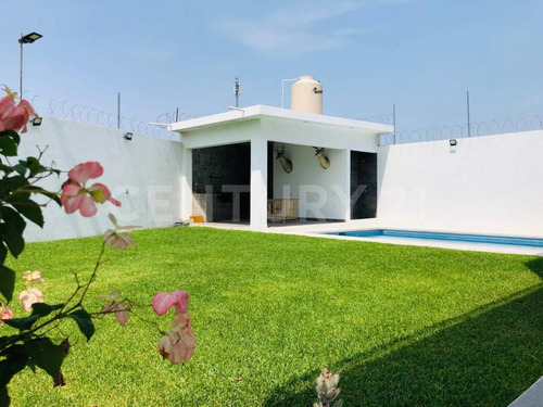 Casa En Venta En El Centro De Oaxtepec, Yautepec, Morelos.
