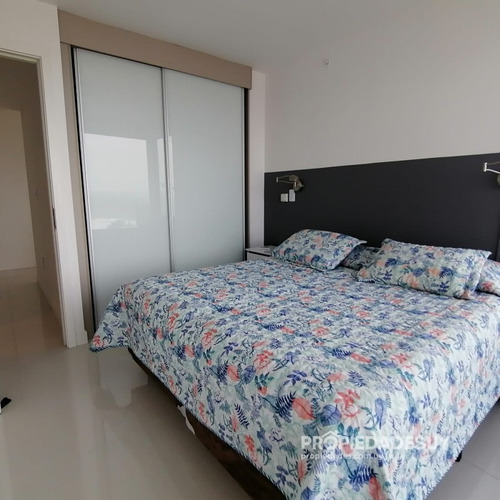 Apartamento En Venta, Piso Alto Con Vista Al Mar - Ref: 740