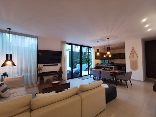 Casa En Privada En Playa Del Carmen