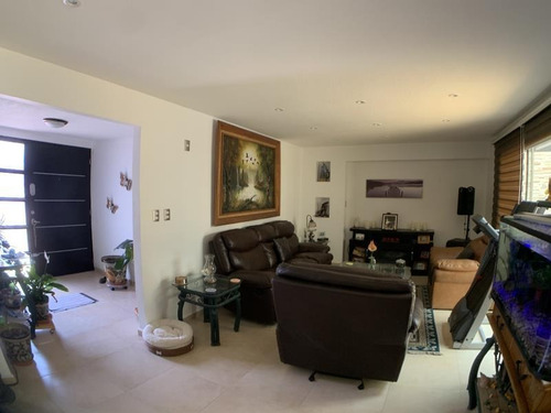 Imagen 2 de 12 de Casa Sola En Venta Residencia En Privada. Terreno 210 M. Área Social Techada. Estudio Y Jardín.