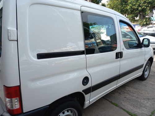 Imagen 8 de 15 de Citroën Berlingo 2017 1.6 Hdi 92 Bussines Mixto