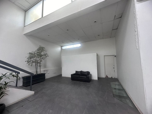 Local Comercial 923mts2 / Av. Andrés Bello & Av. Los Leones