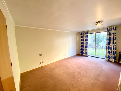 Oportunidad: Arriendo Casa 3d/2b + Servicio, Est. Techado