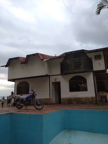 Imagen 2 de 8 de Casa De 4 Hab. 3b 10puesto, Tanque Agua Pisina