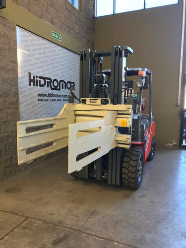 Imagen 3 de 14 de Autoelevador Alquiler Con Clamp De Papel O Clamp De Fardos