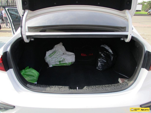 Imagen 14 de 15 de Kia Cerato Vivro Vibrant 1600cc Mt Aa
