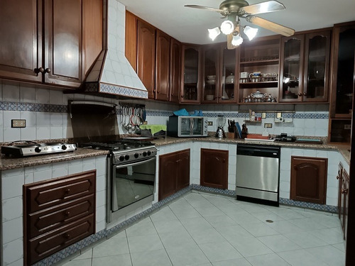 Imagen 6 de 26 de Fernando Guerrero Vende Casa De Dos Plantas En El Trigal Norte
