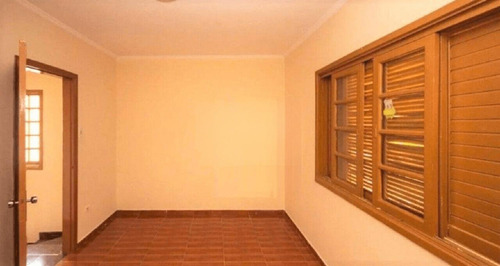 Vendo Casa Assobradada Com Planta Moderna, Com Iluminação Natural, Arejada E Aceita Financiamento Bancário.