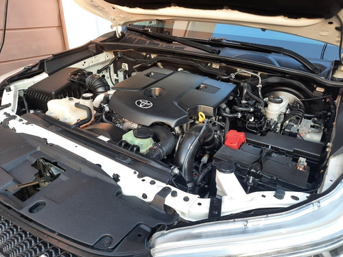Imagen 19 de 20 de Toyota Hilux 2019 2.8 Cd Srx 177cv 4x4