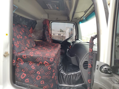 Imagem 6 de 11 de Mercedes 2730